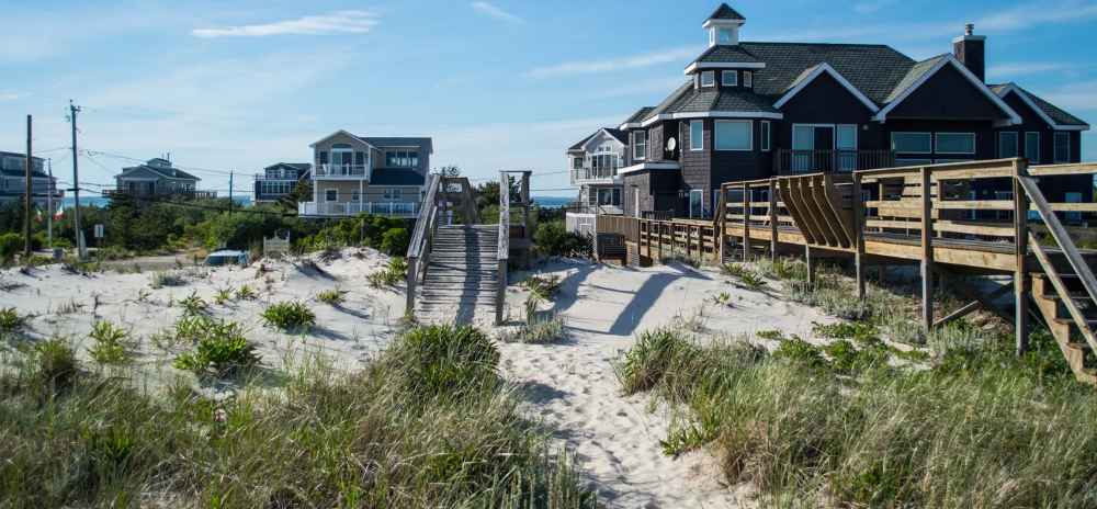 Recent Study Unveils Costliest and Most Budget-Friendly Beachfront Destinations